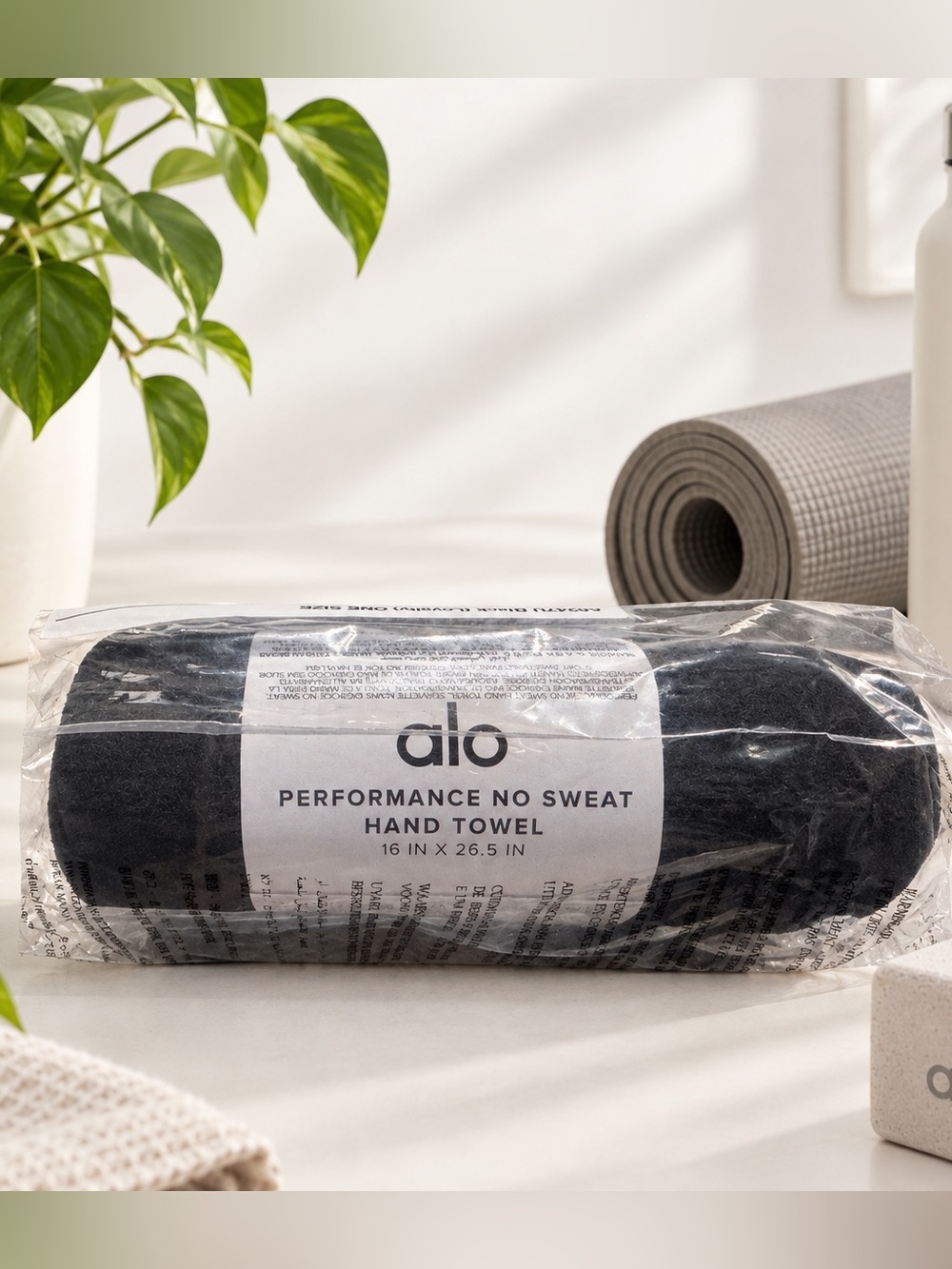 Alo Yoga Performance No Sweat Hand Towel Gym Workout Black BNWT